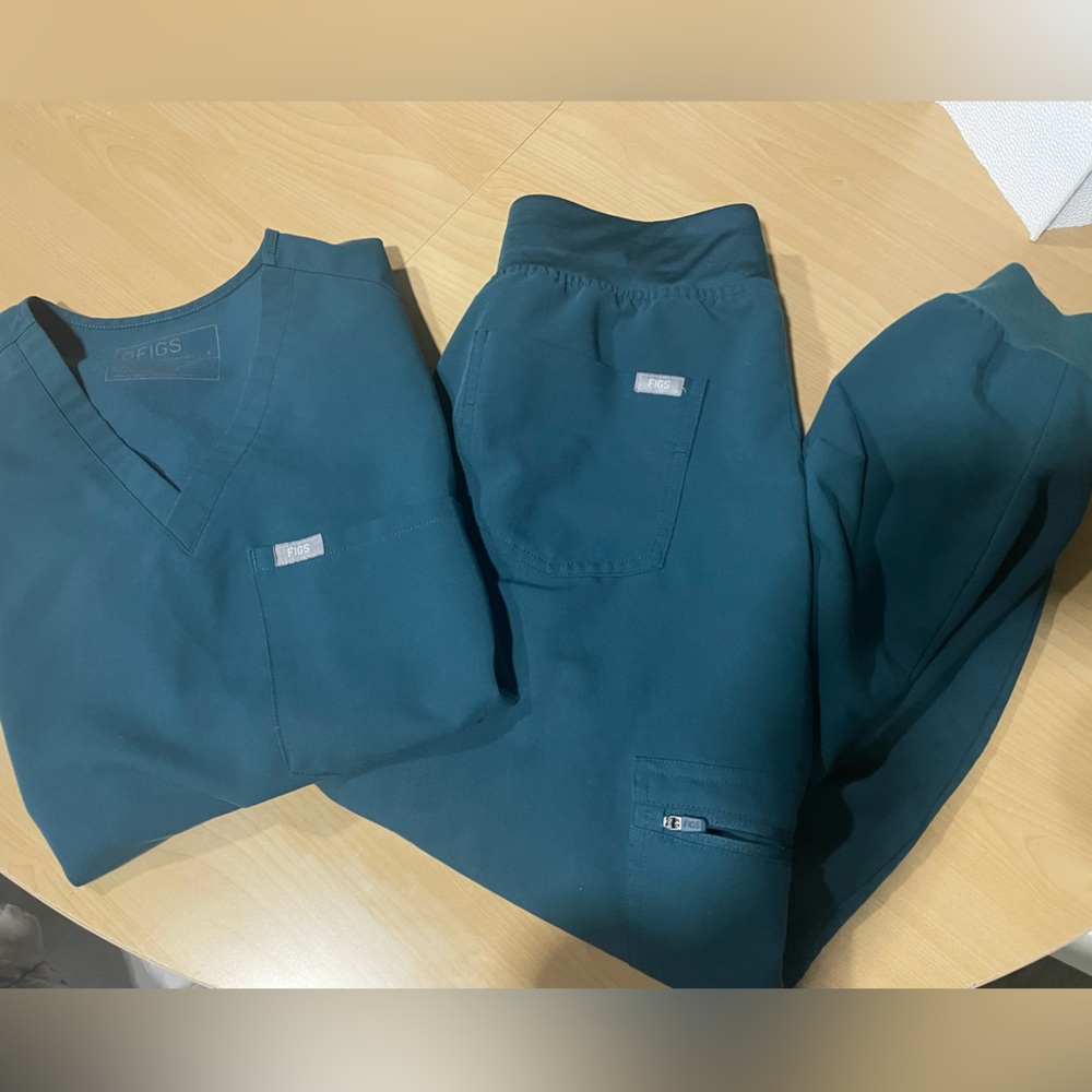 FIGS Caribbean Blue scrub set